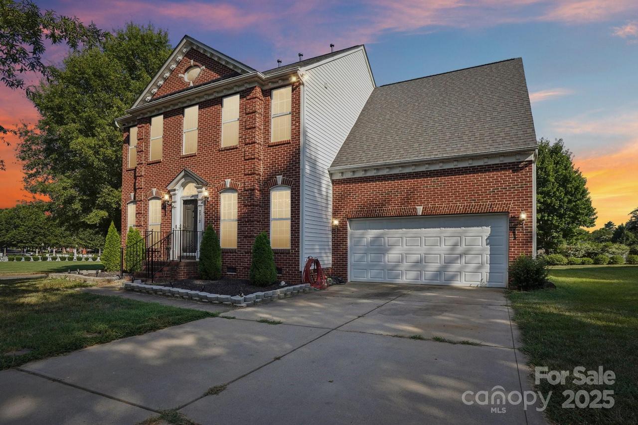 2512 Holly Oak Ln., Gastonia, NC 28056