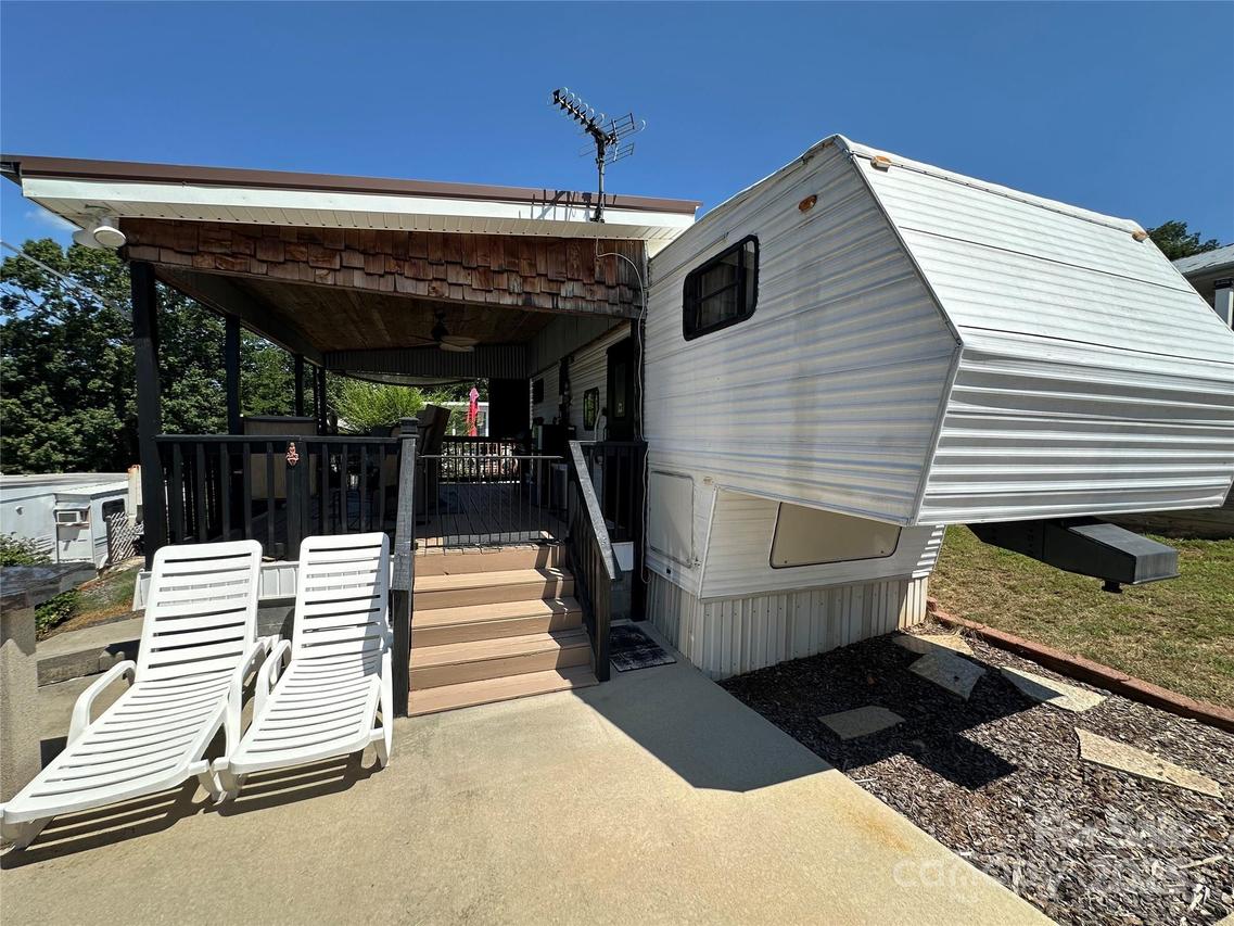 104 Robin Ln., New London, NC 28127