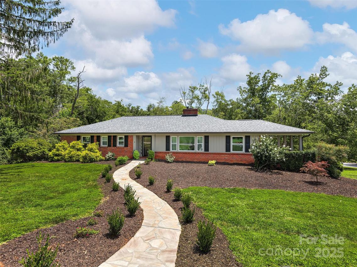 8 Bevlyn Dr., Asheville, NC 28803