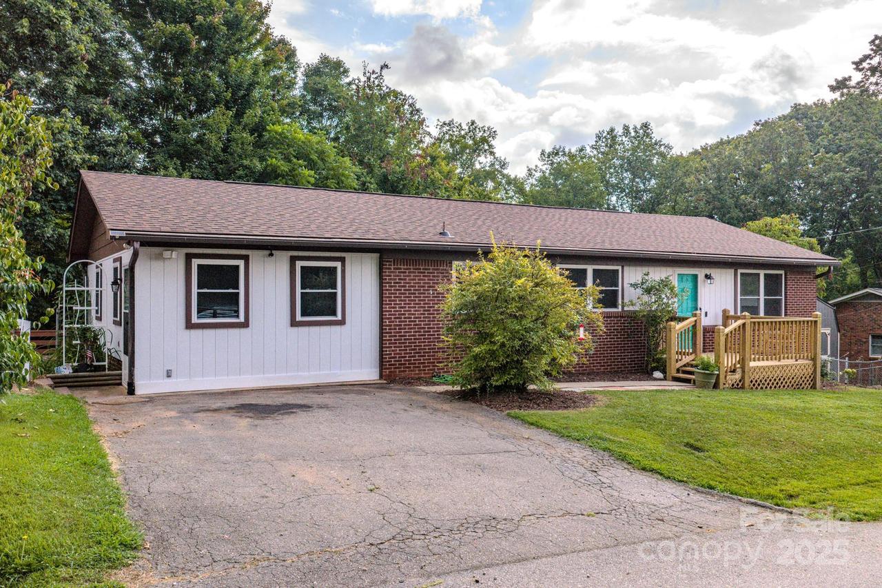85 Pine Ridge Rd., Mars Hill, NC 28754