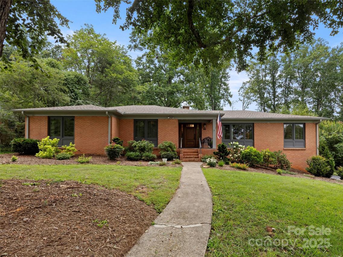 19 Pheasant Dr., Asheville, NC 28803