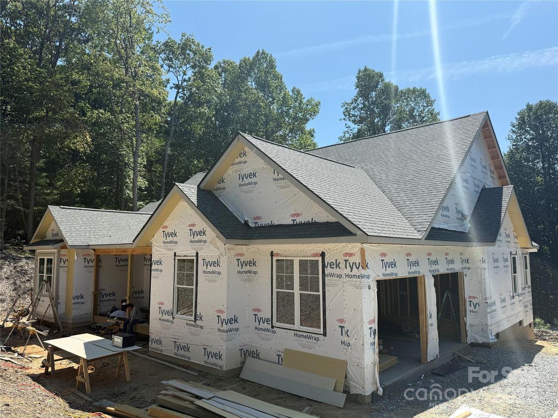 634 Hollybrook Dr., Flat Rock, NC 28731