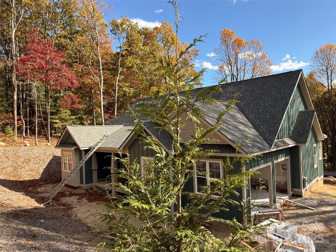 634 Hollybrook Dr., Flat Rock, NC 28731