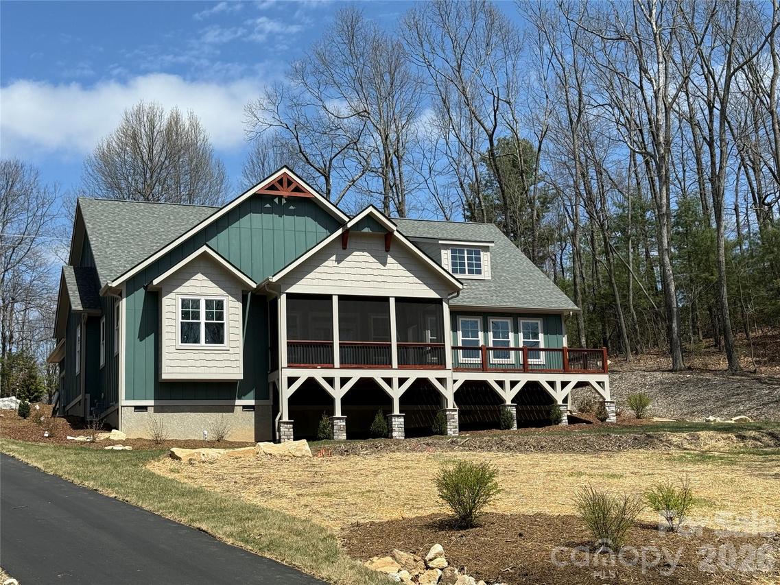 634 Hollybrook Dr., Flat Rock, NC 28731