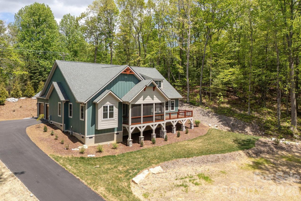 634 Hollybrook Dr., Flat Rock, NC 28731