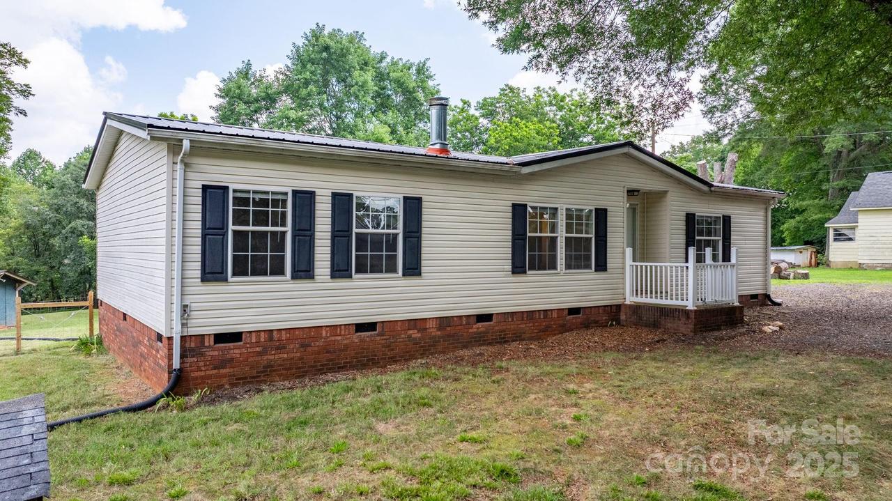 2220 Claremont Rd., Newton, NC 28658