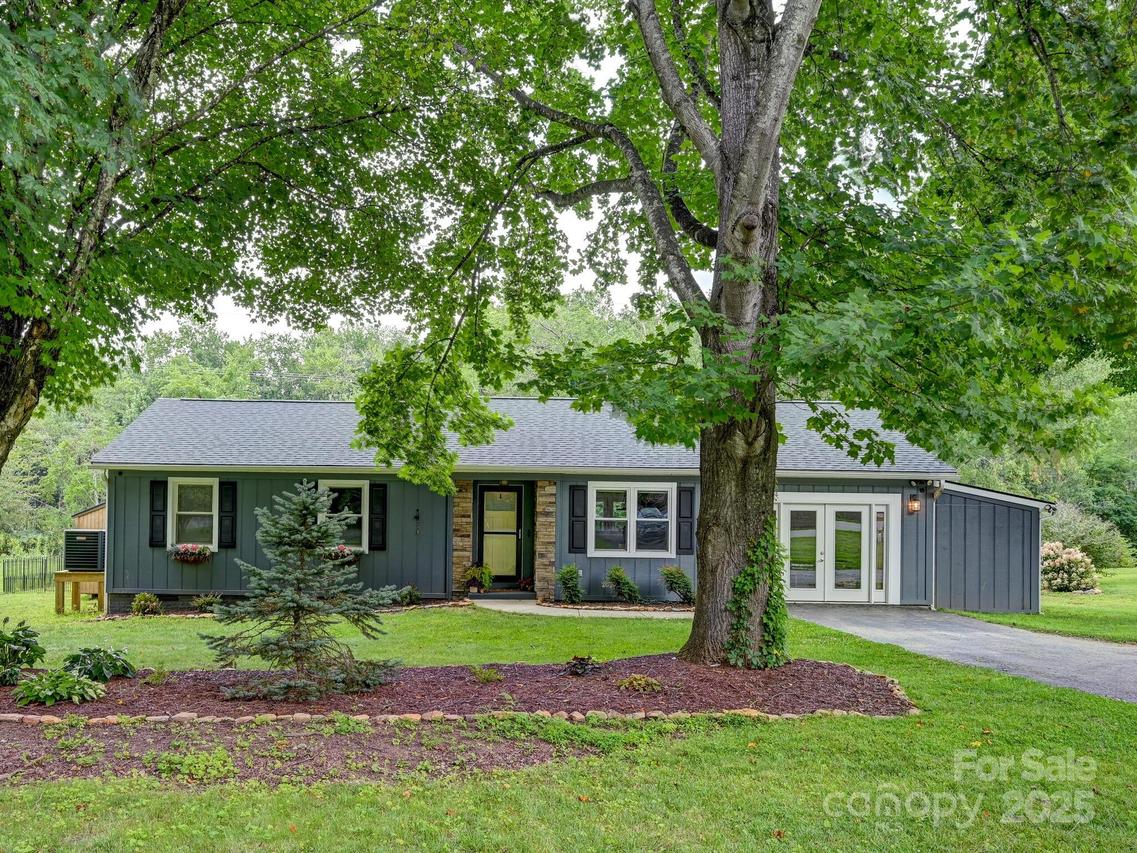 218 Blue Ridge Rd., Black Mountain, NC 28711