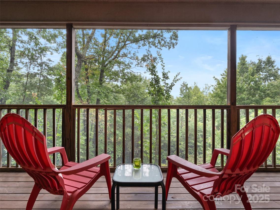 148 Piney Overlook Ln., Saluda, NC 28773