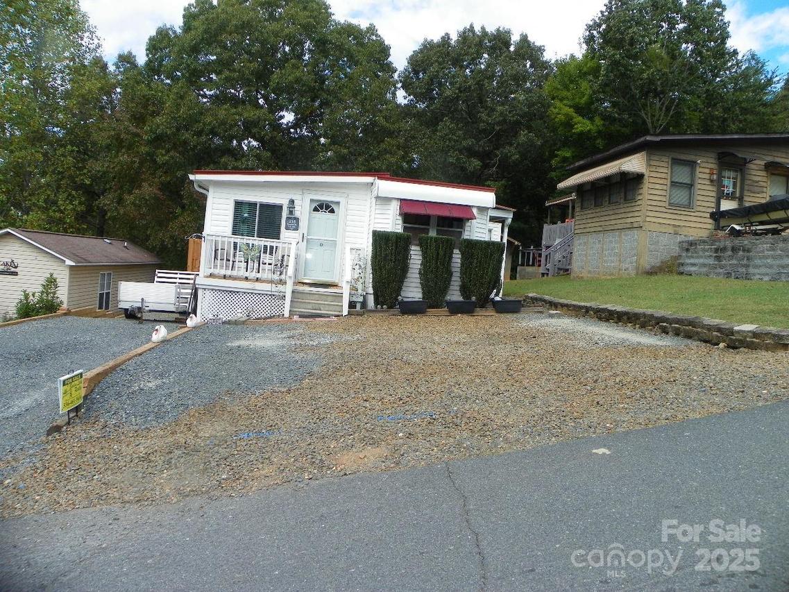 218 Cardinal Dr., New London, NC 28127