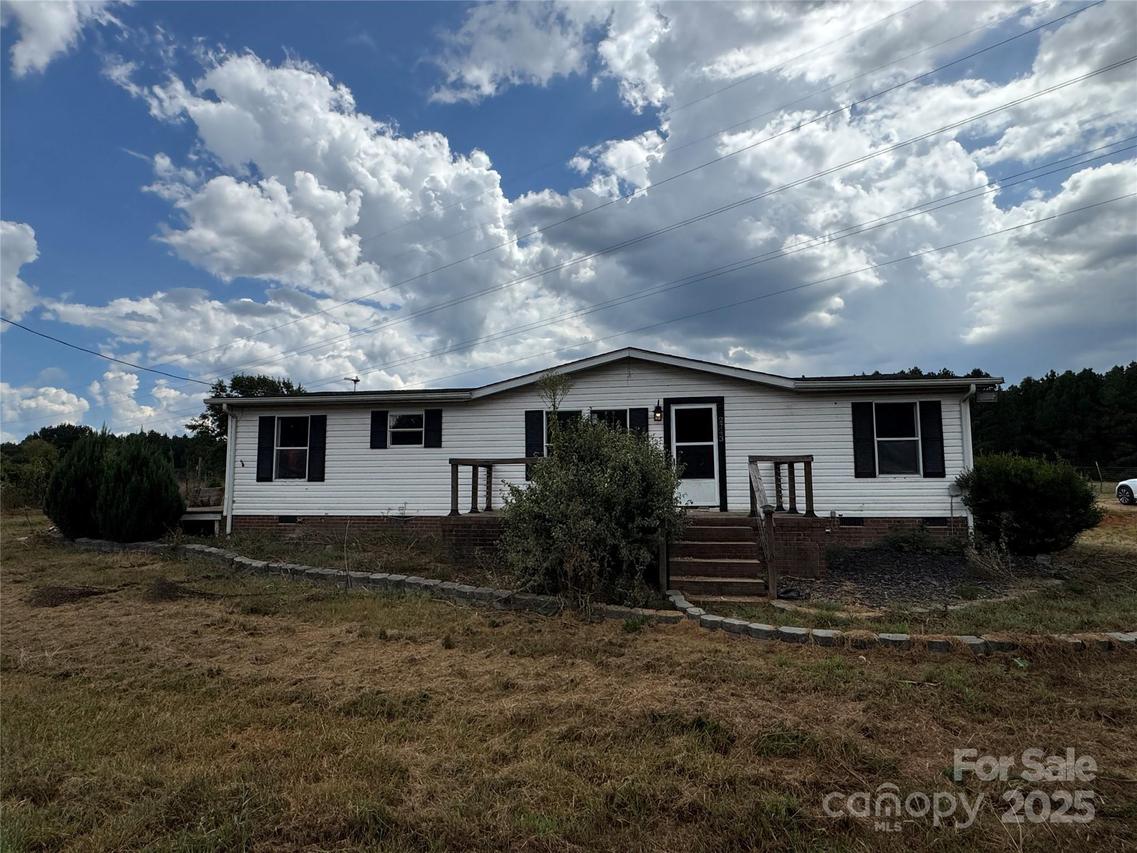 2743 Mccraw Rd., Mooresboro, NC 28114