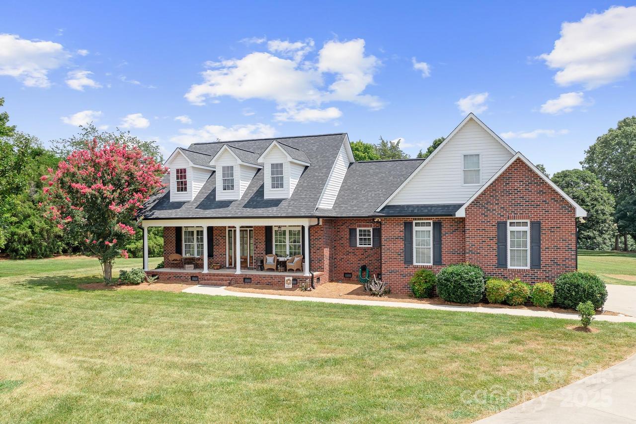 4380 Woodsbury Ln., Lincolnton, NC 28092