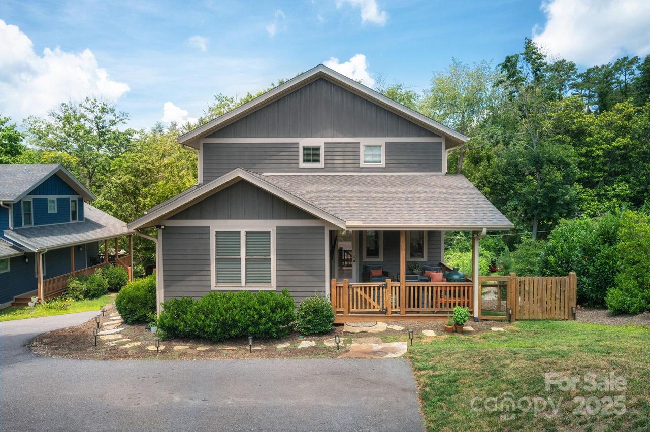 11 Elkmont Dr., Asheville, NC 28804