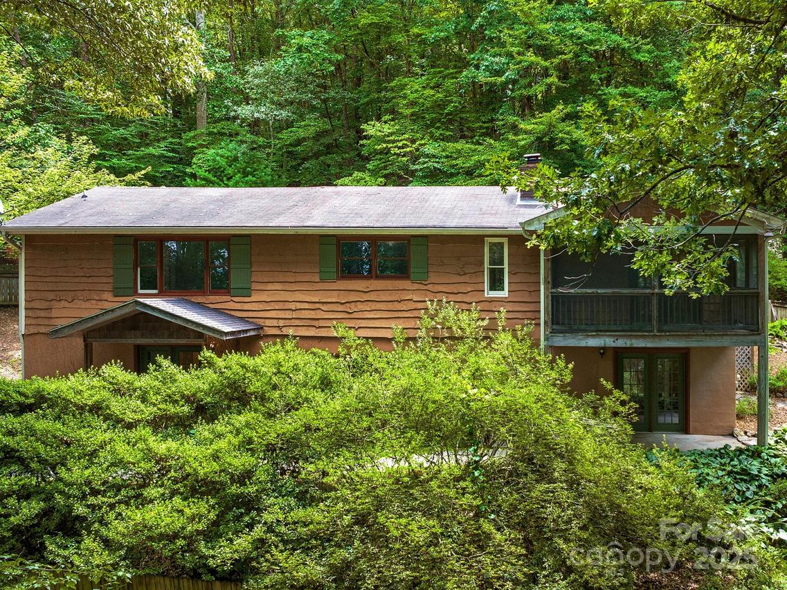 18 Wild Violet Ln., Arden, NC 28704