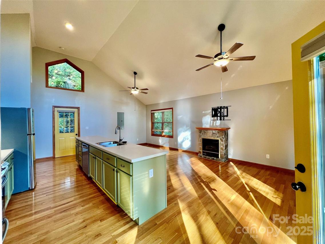 127 Whataview Dr., Whittier, NC 28789