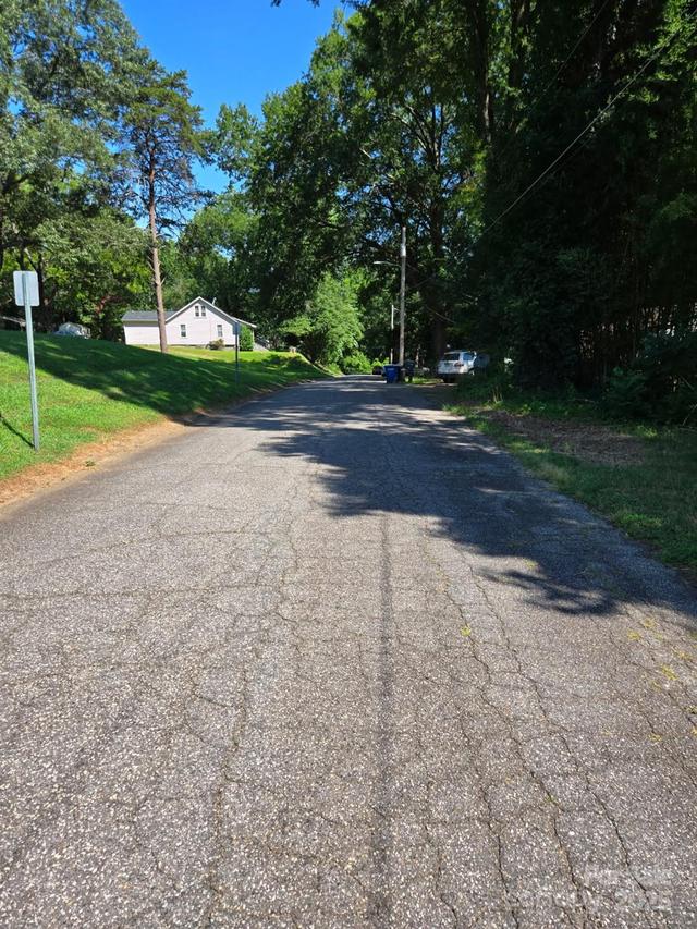 537 Falls St., Statesville, NC 28677