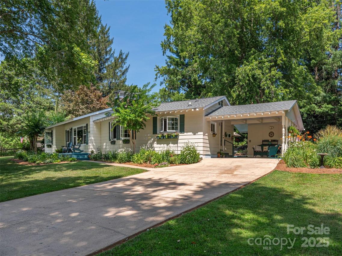 2859 S Lakeshore Dr., Lake Junaluska, NC 28745