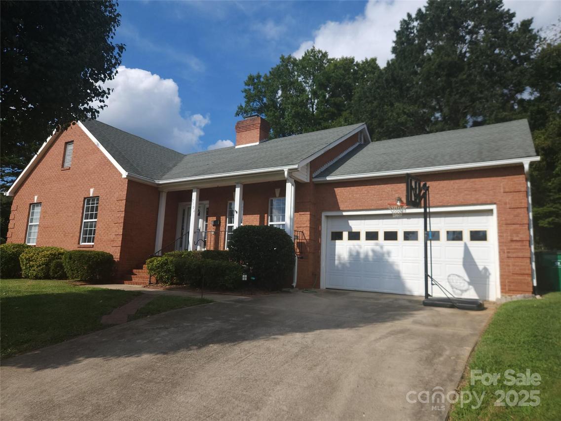 3104 Yvonne Ln., Charlotte, NC 28216