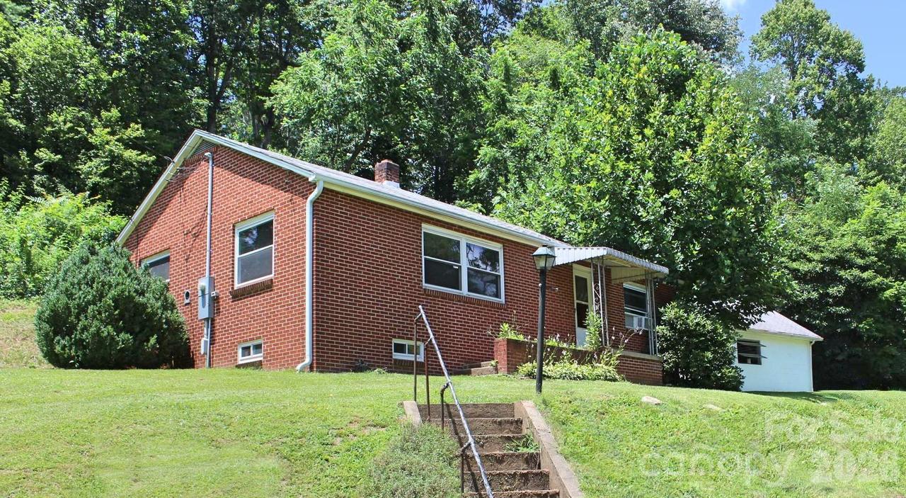 882 Poison Cove Rd., Clyde, NC 28721