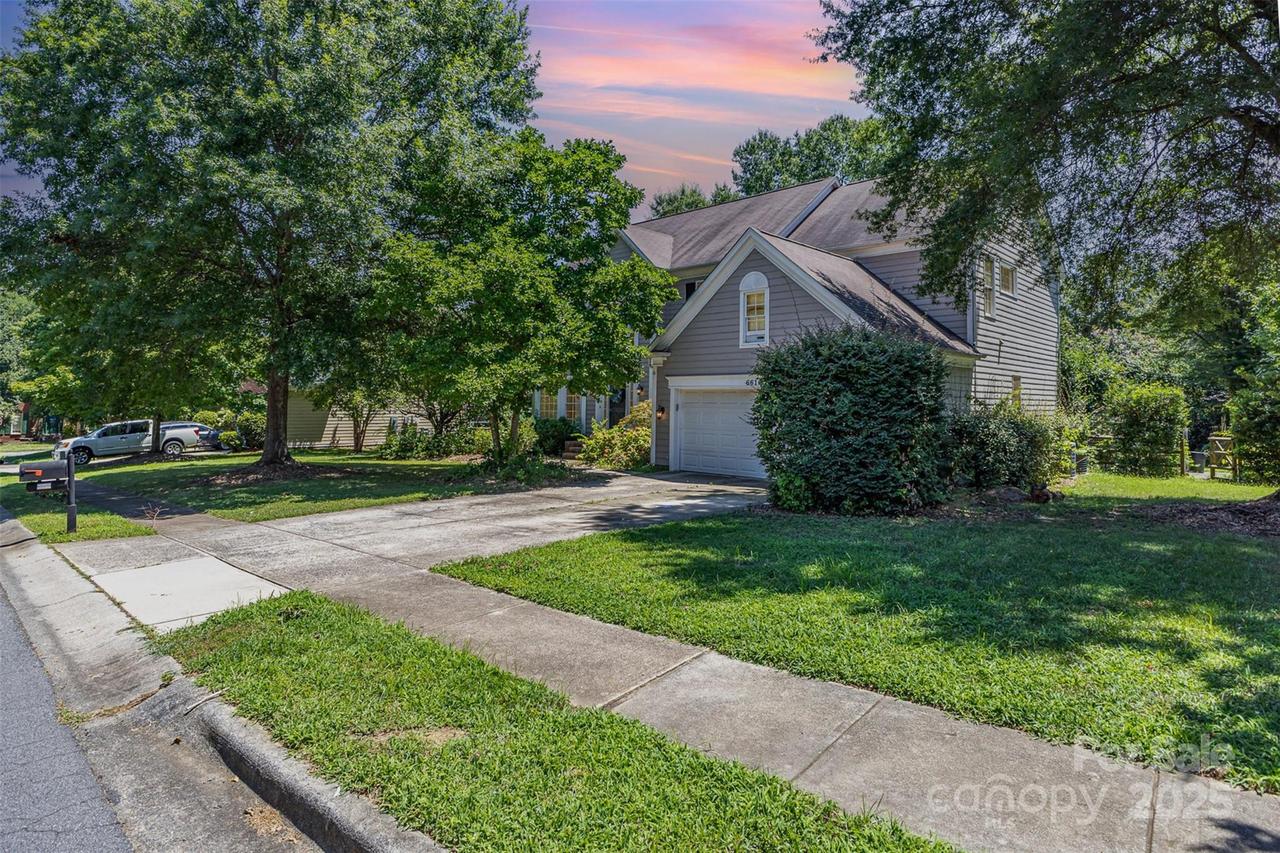 6616 Blue Sky Ln., Charlotte, NC 28269