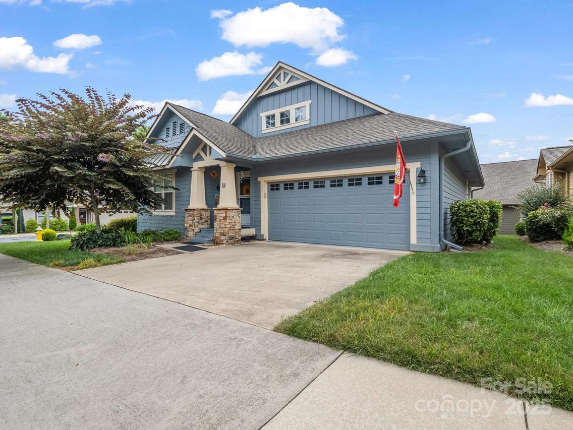 27 Gray Wolf Ln., Hendersonville, NC 28792