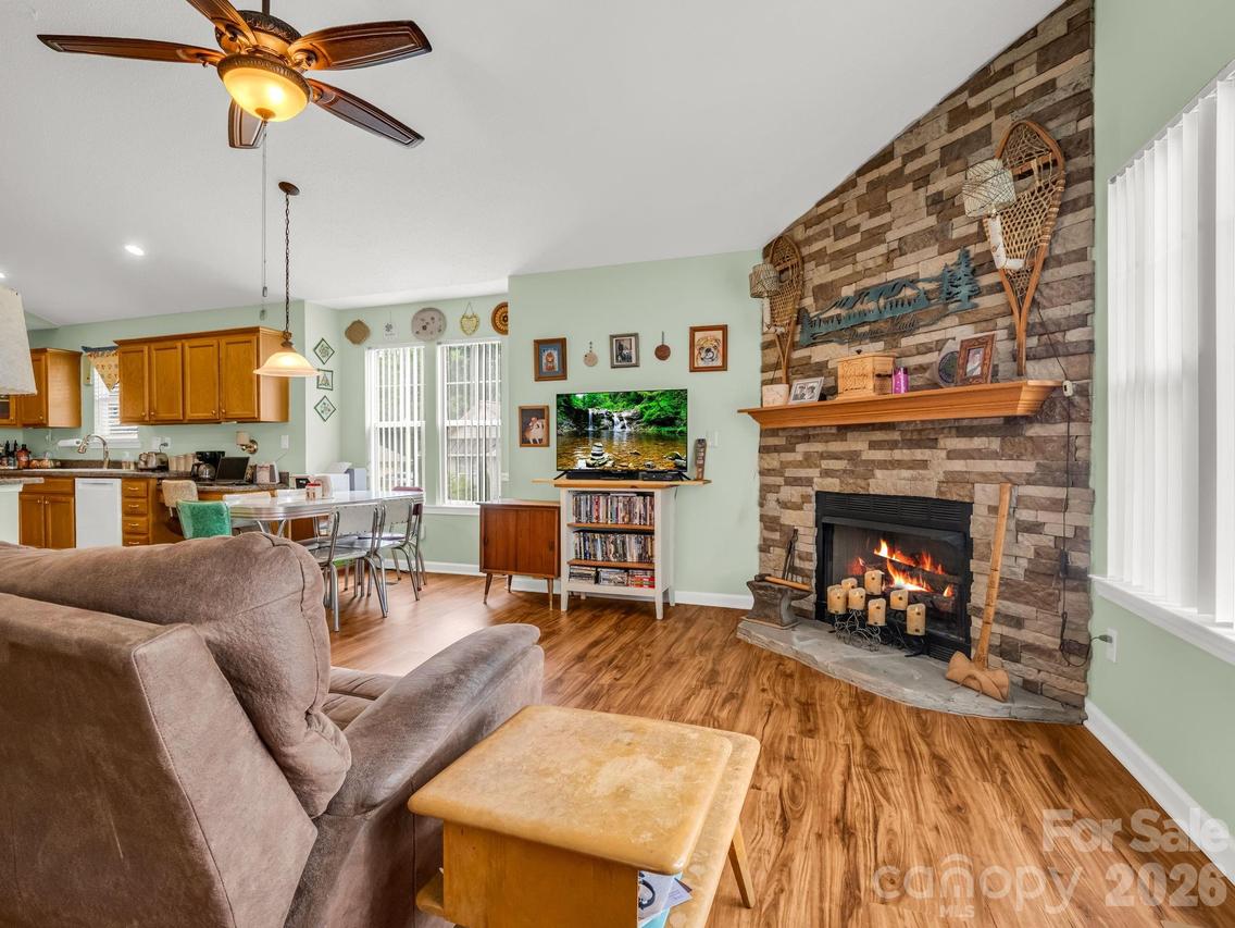 27 Gray Wolf Ln., Hendersonville, NC 28792