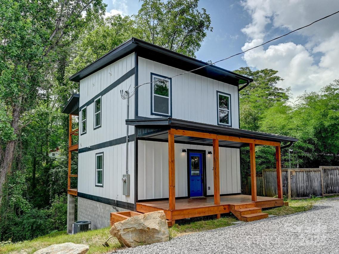 153 State St., Asheville, NC 28806