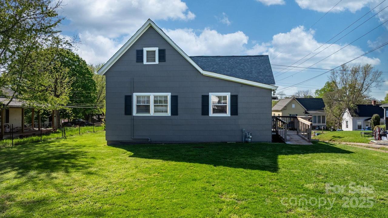 71 14th St., Hickory, NC 28602