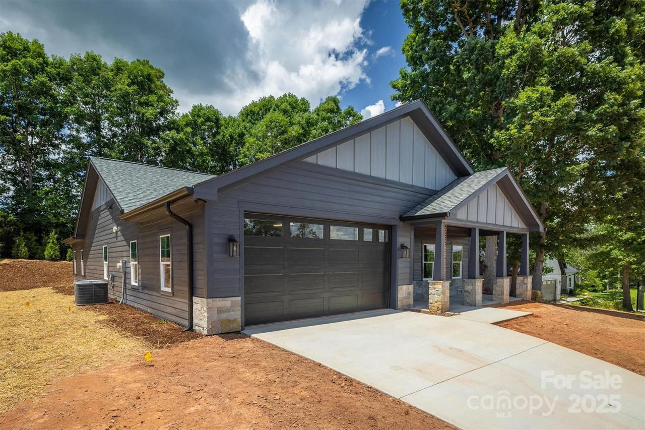 4418 Bristol Dr., Morganton, NC 28655