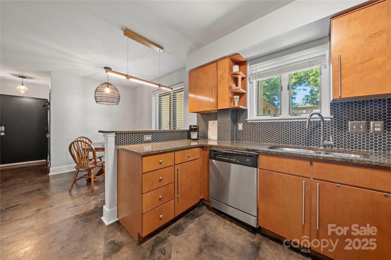 207 N Dotger Ave. #C17, Charlotte, NC 28207