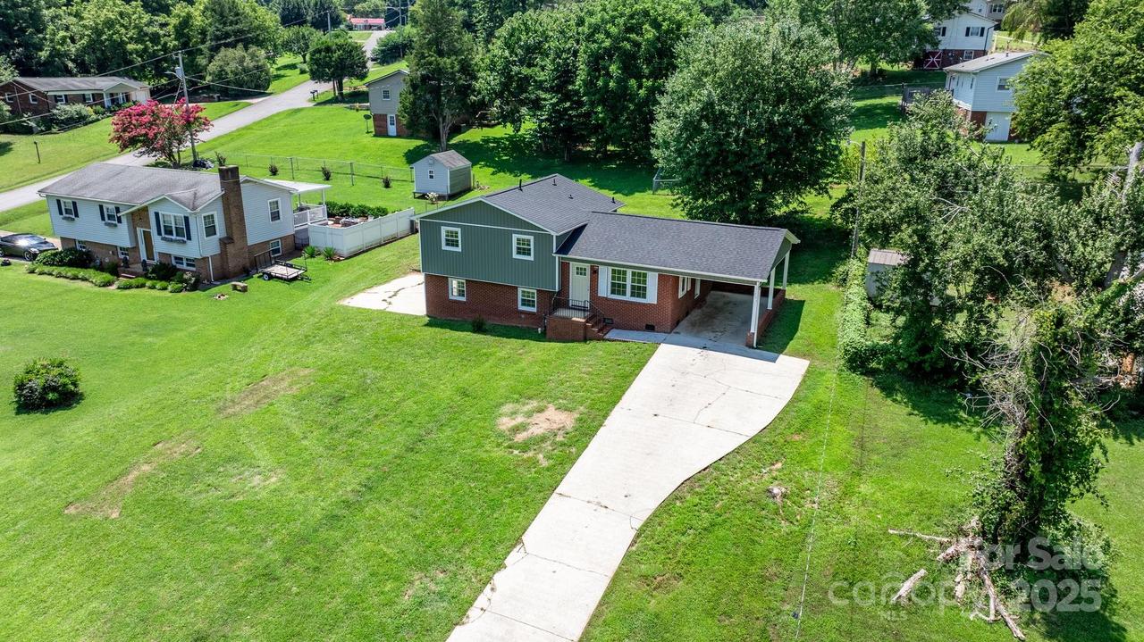 204 Shannonbrook Dr., Newton, NC 28658