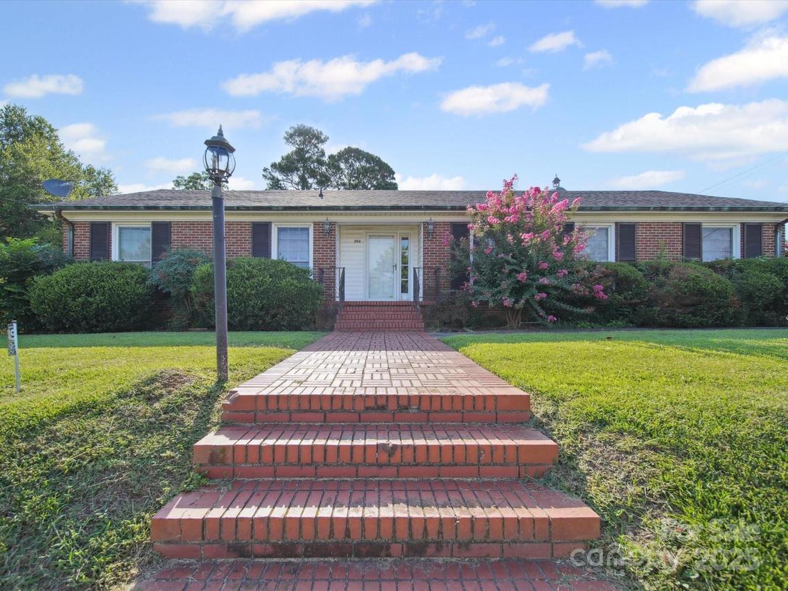 202 Greenwood Ln., Wadesboro, NC 28170
