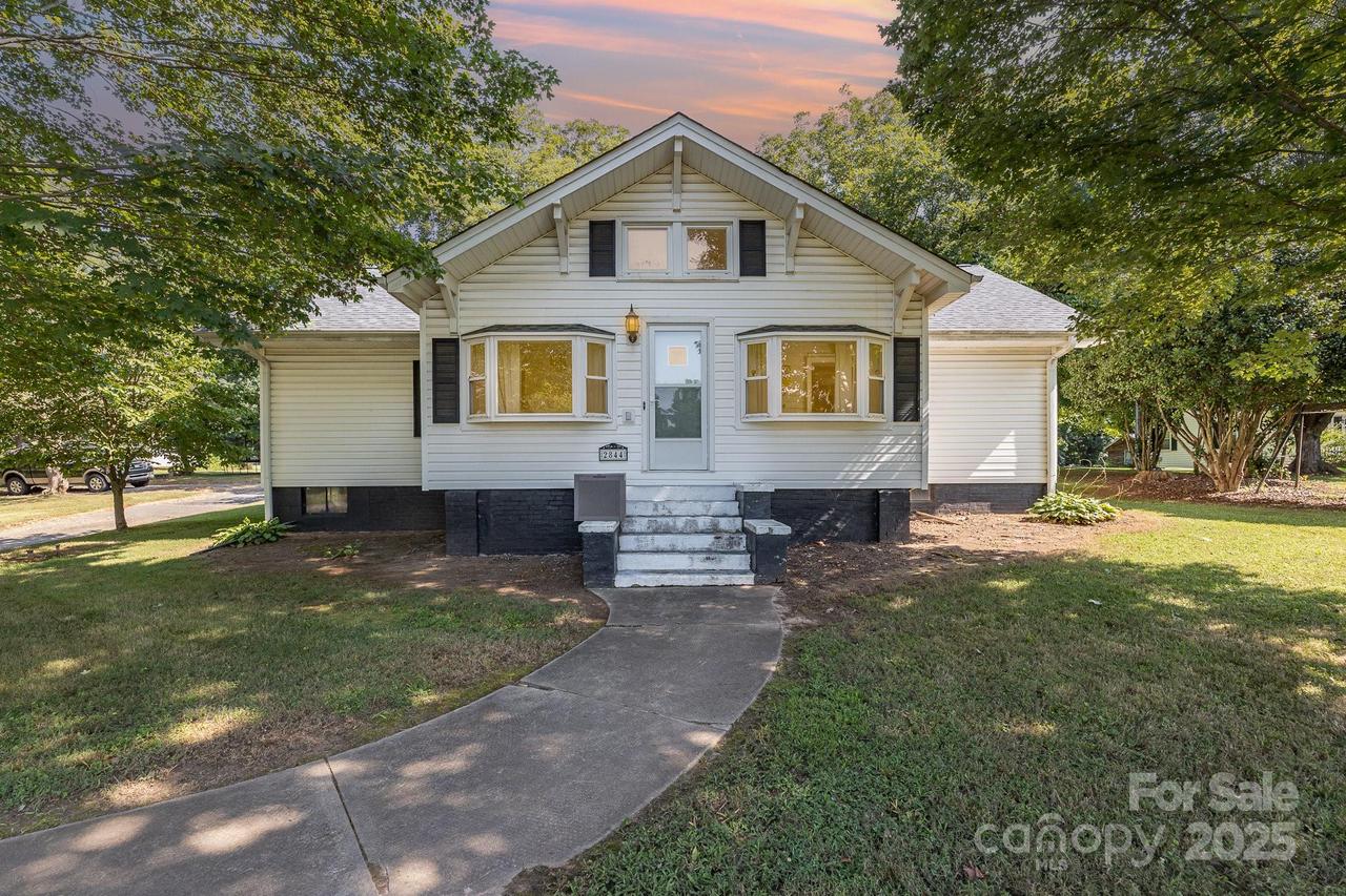 2844 Lone Hickory Rd., Yadkinville, NC 27055