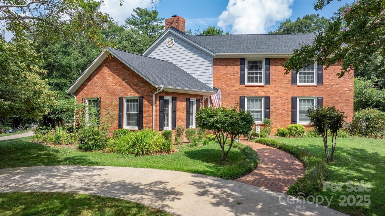 1750 5th Street Dr., Hickory, NC 28601