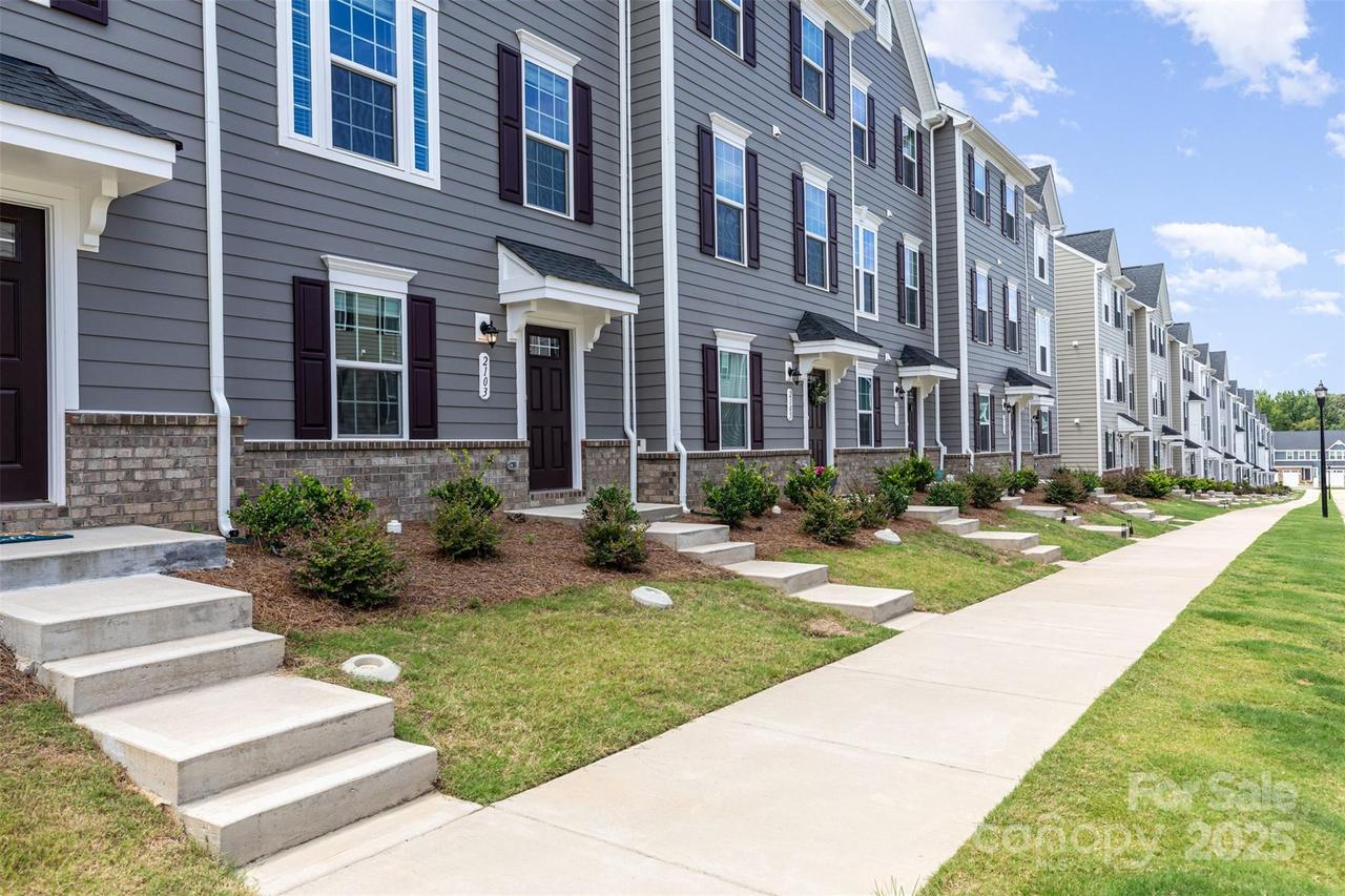 2103 Autumn Olive Ln., Matthews, NC 28104