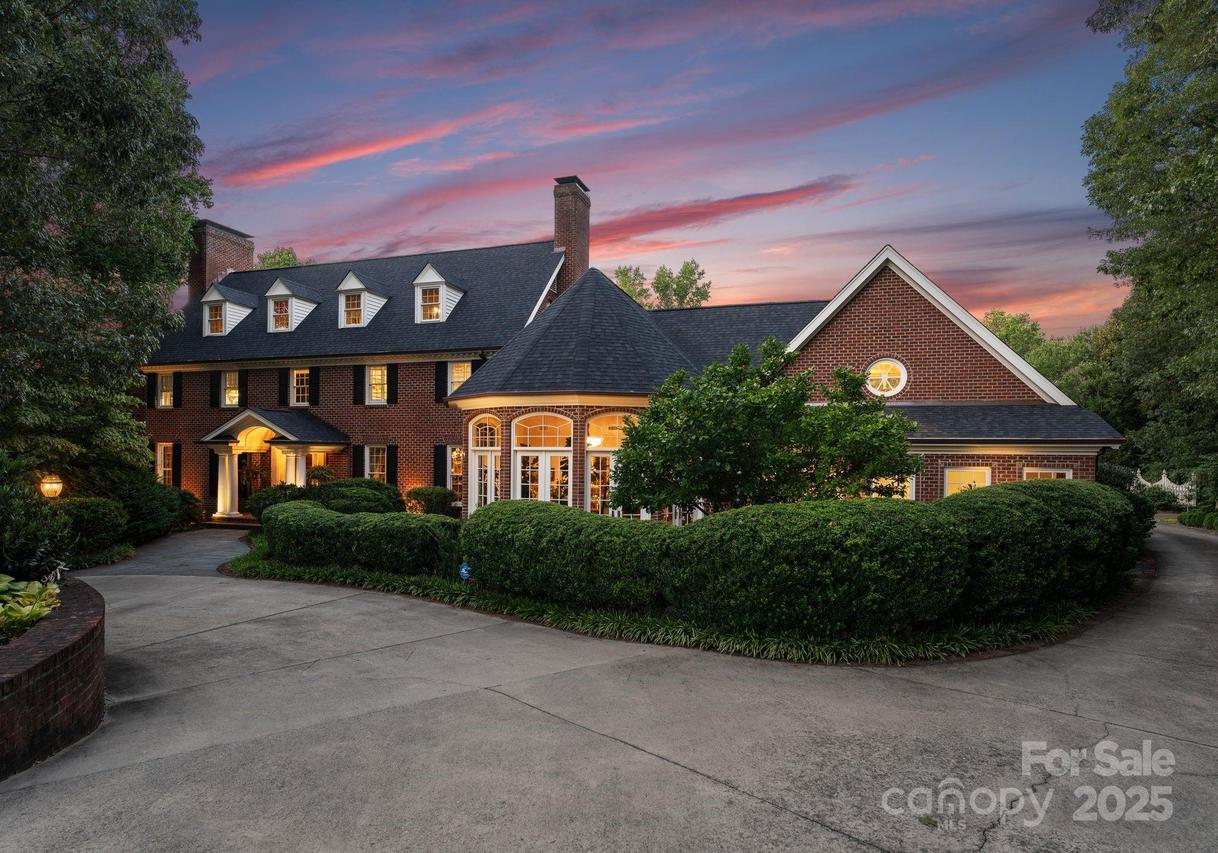 240 21st Avenue Dr., Hickory, NC 28601