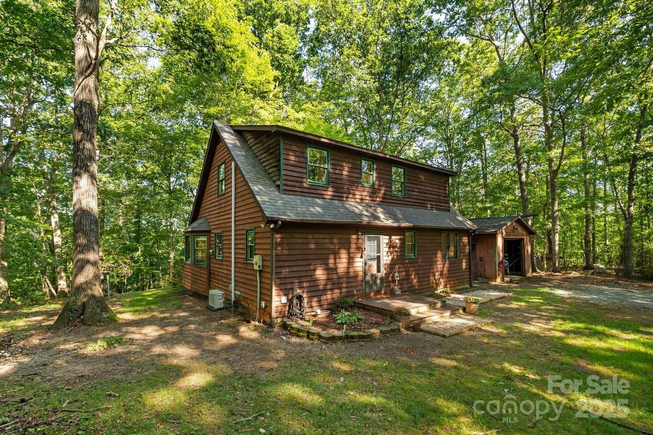 916 Coopers Gap Rd., Mill Spring, NC 28756