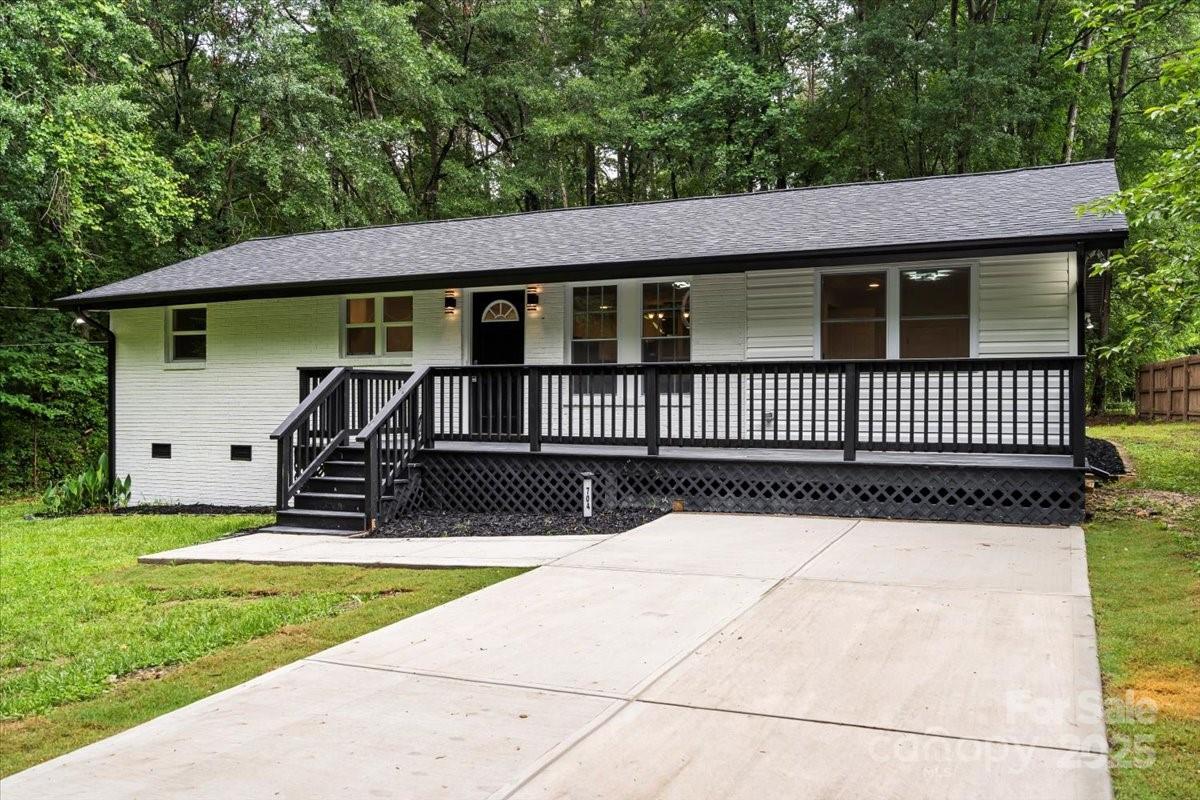 704 W Border St., Dallas, NC 28034