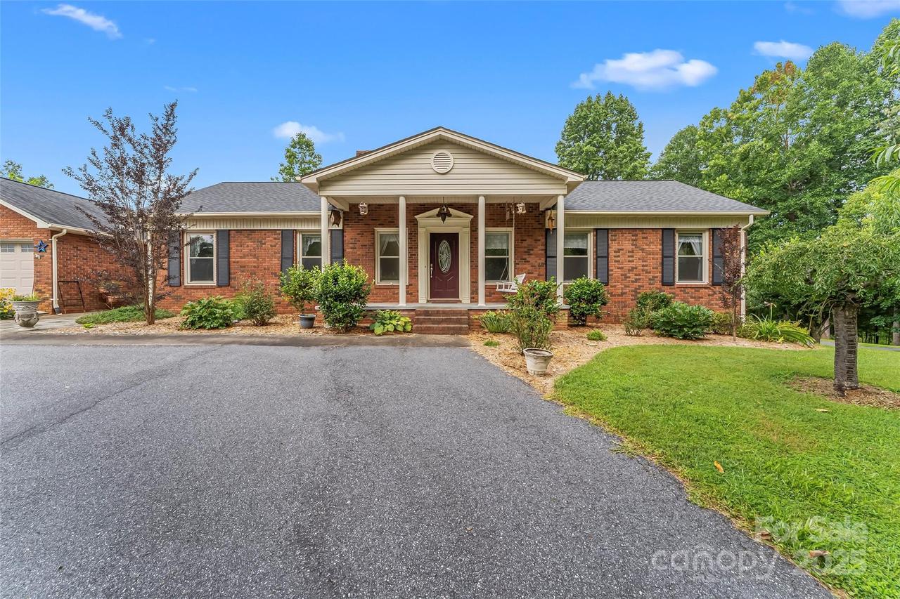 2423 Warrior Fork Tr., Morganton, NC 28655
