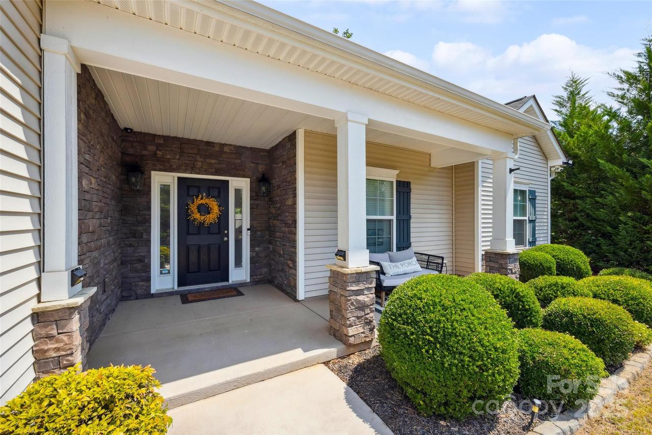 2202 Gatwick Cir., Belmont, NC 28012