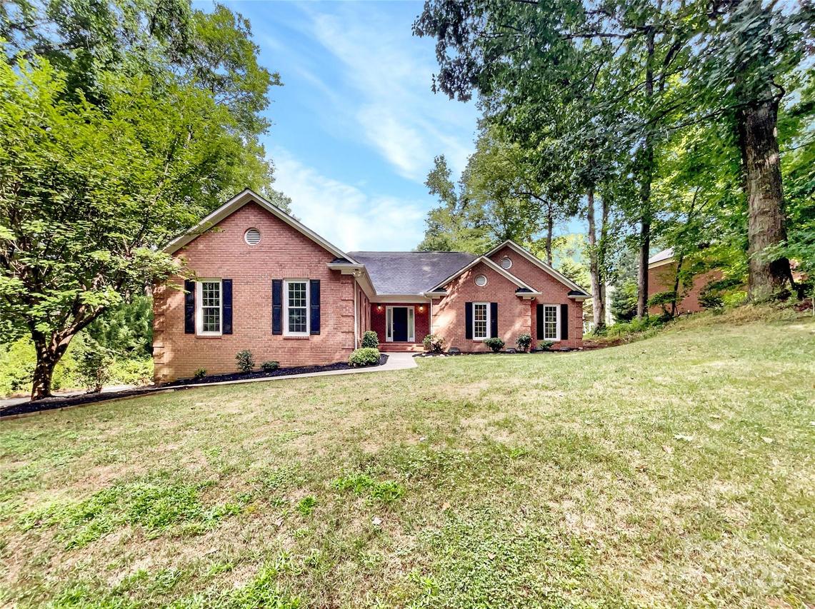 8117 Shannon Woods Ln., Matthews, NC 28104