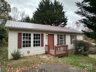 39 Vine St., Woodfin, NC 28804