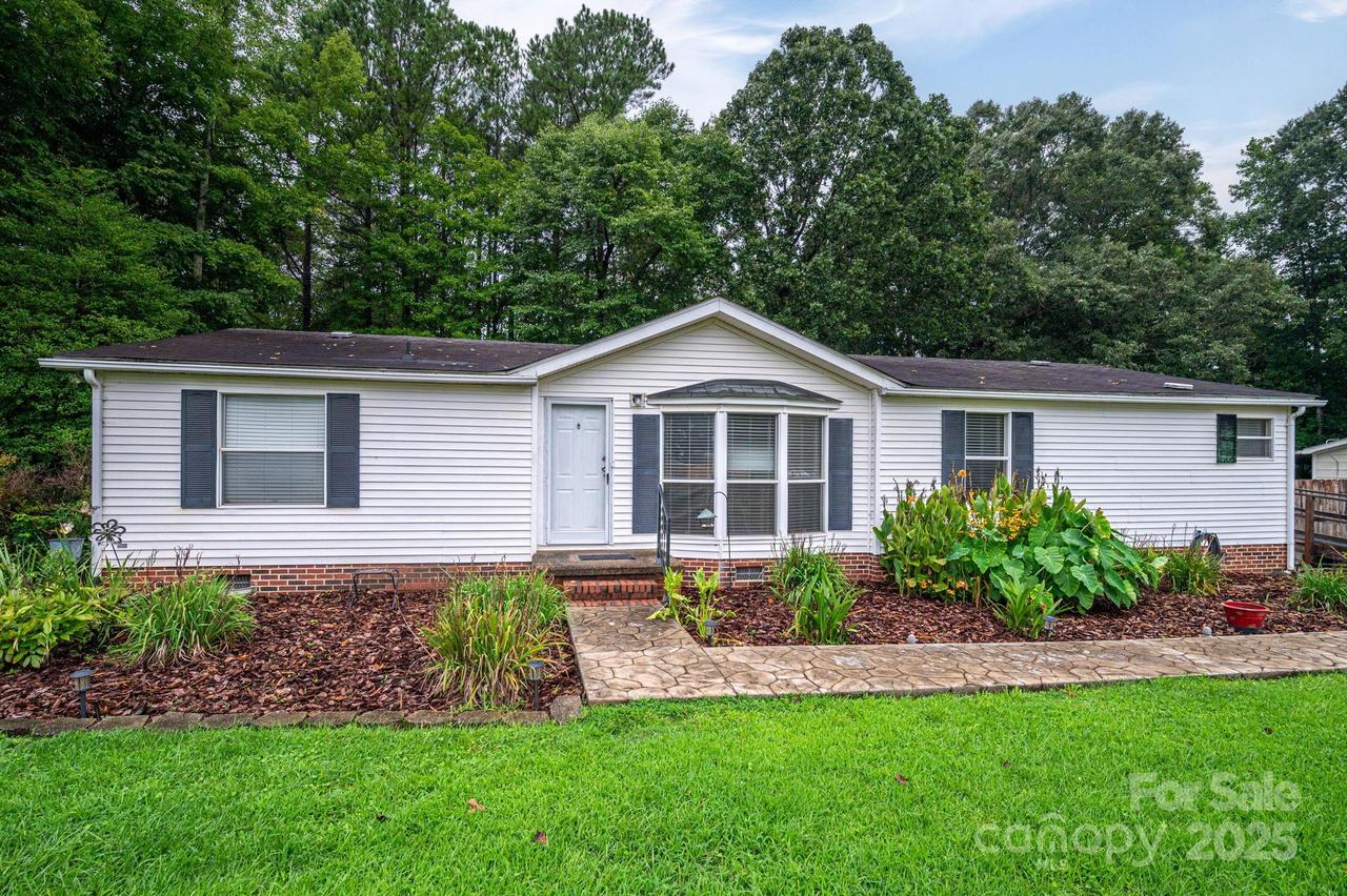 703 Lowland Dairy Rd., Mount Holly, NC 28120