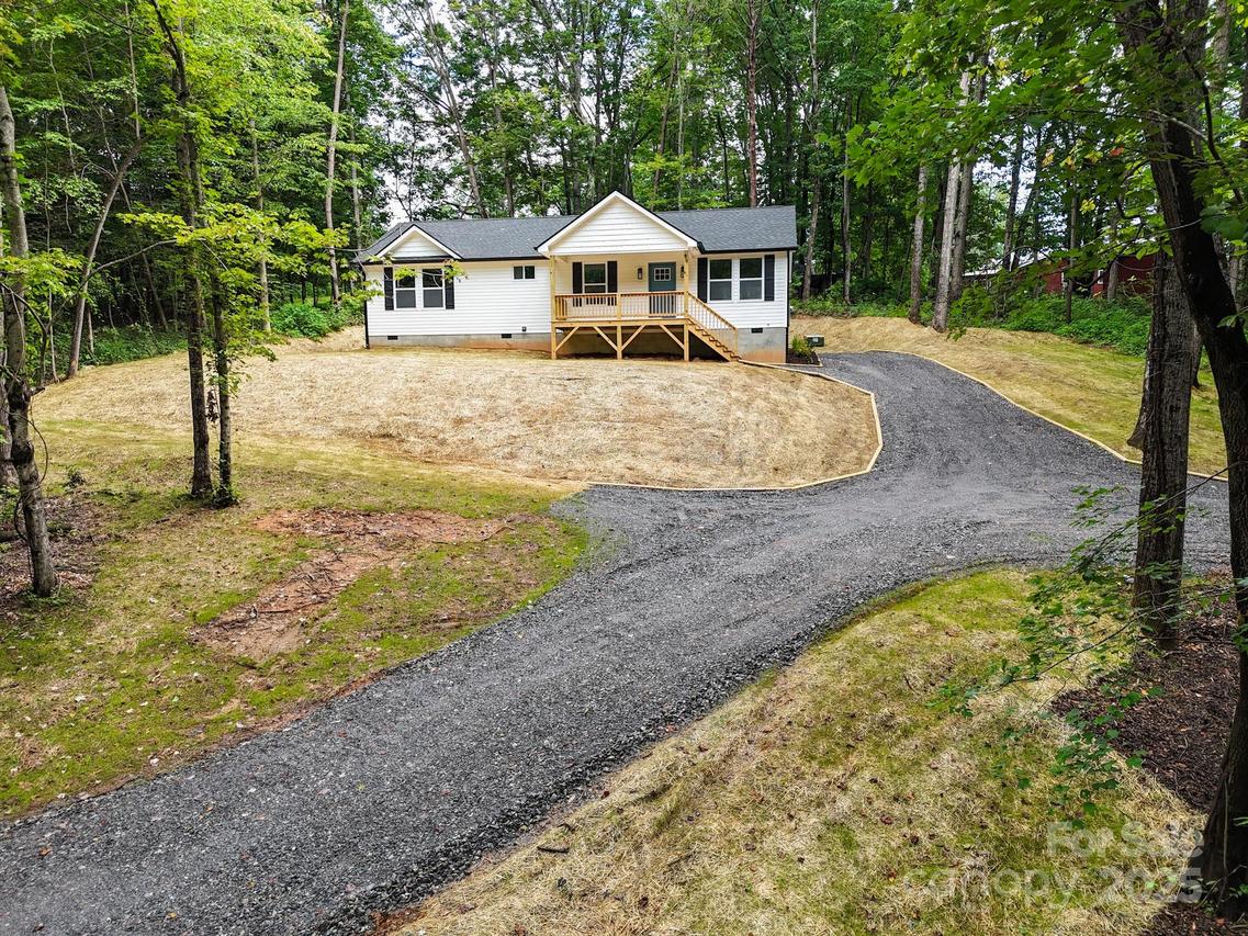 99 Grassy View Rd., Candler, NC 28715