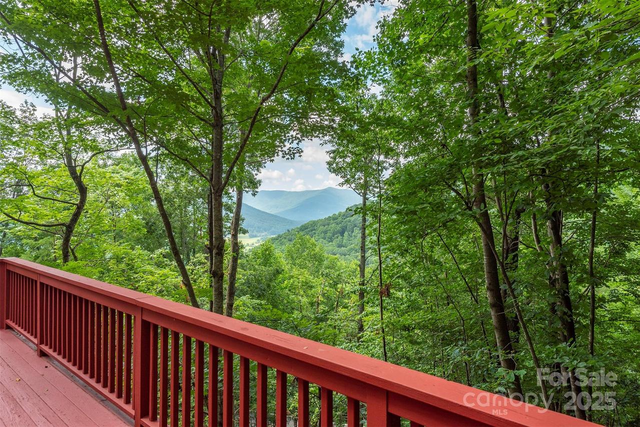 7 Winding Poplar Rd., Black Mountain, NC 28711