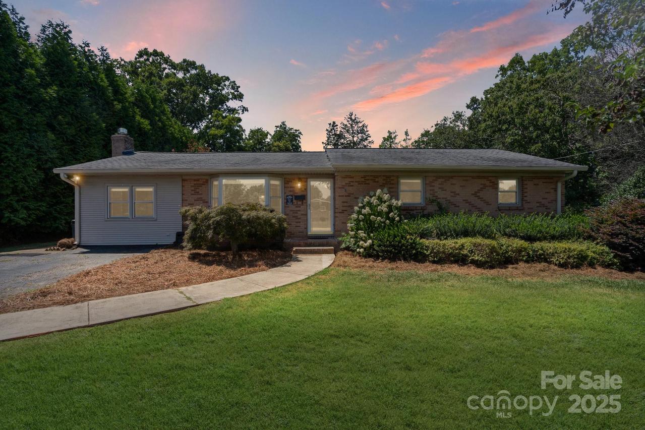 305 Ridge Dr., Mount Holly, NC 28120