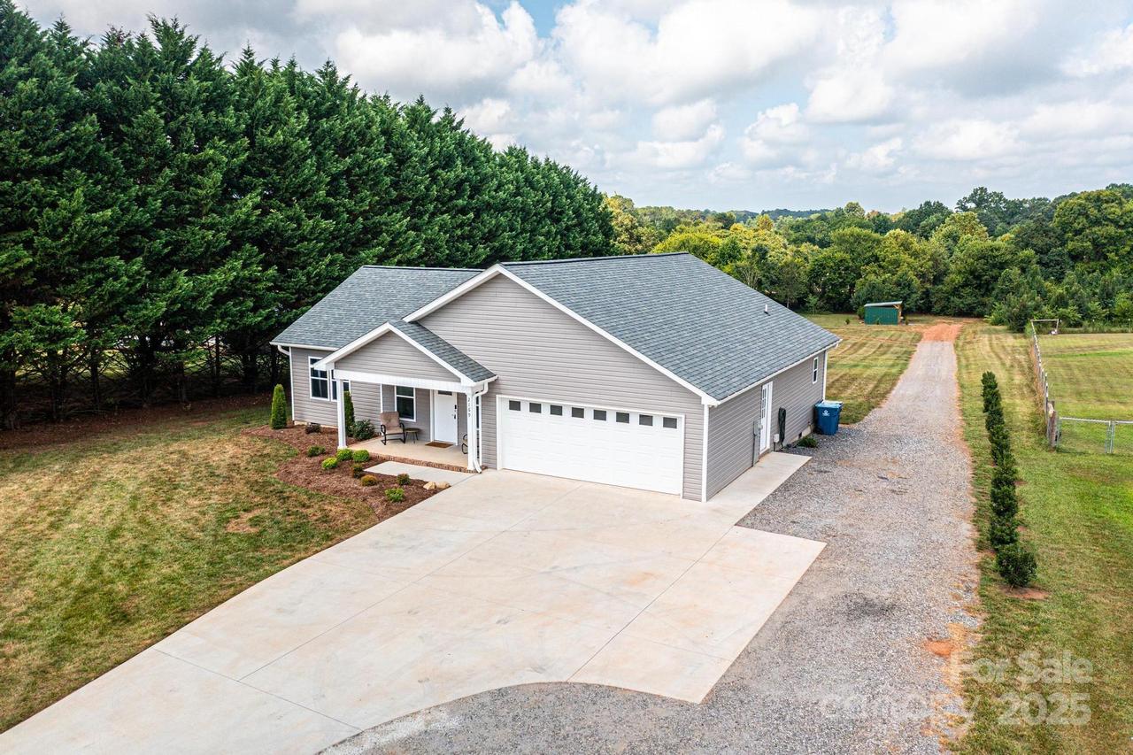 2169 Finger Bridge Rd., Hickory, NC 28602