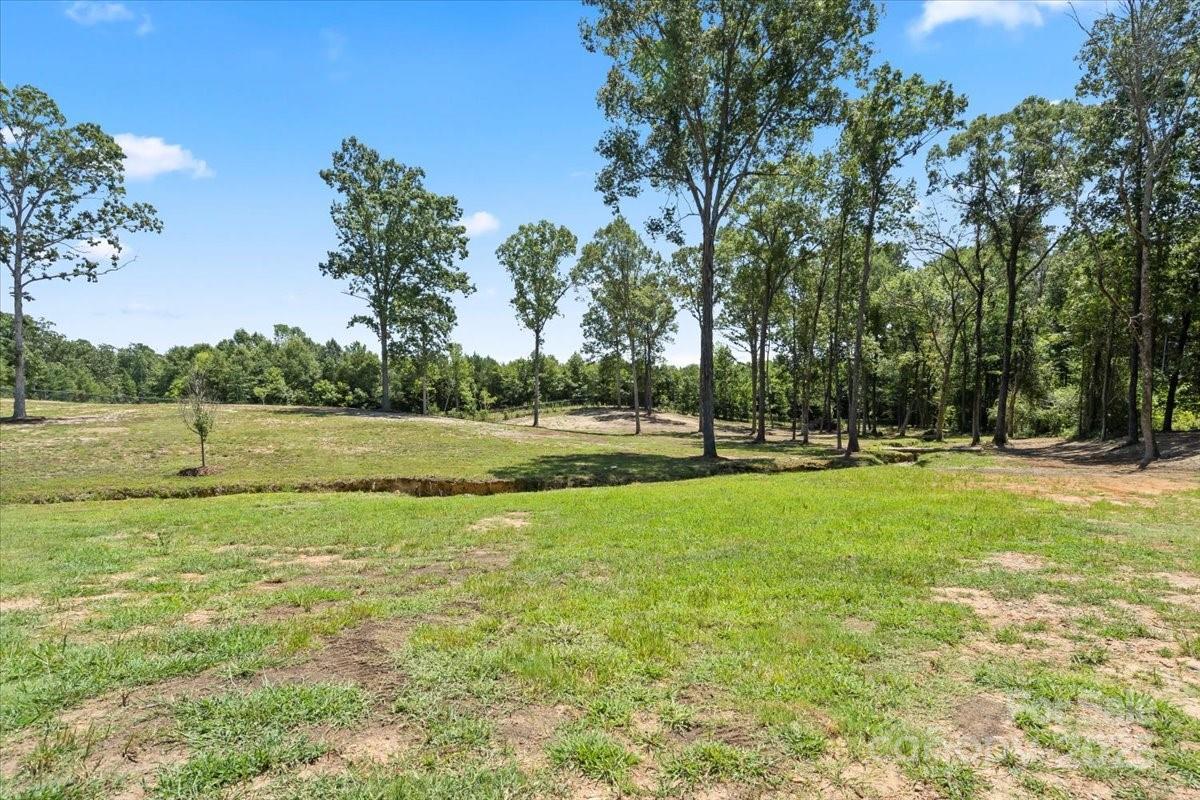 2518 Cabarrus Farms Rd., Midland, NC 28107