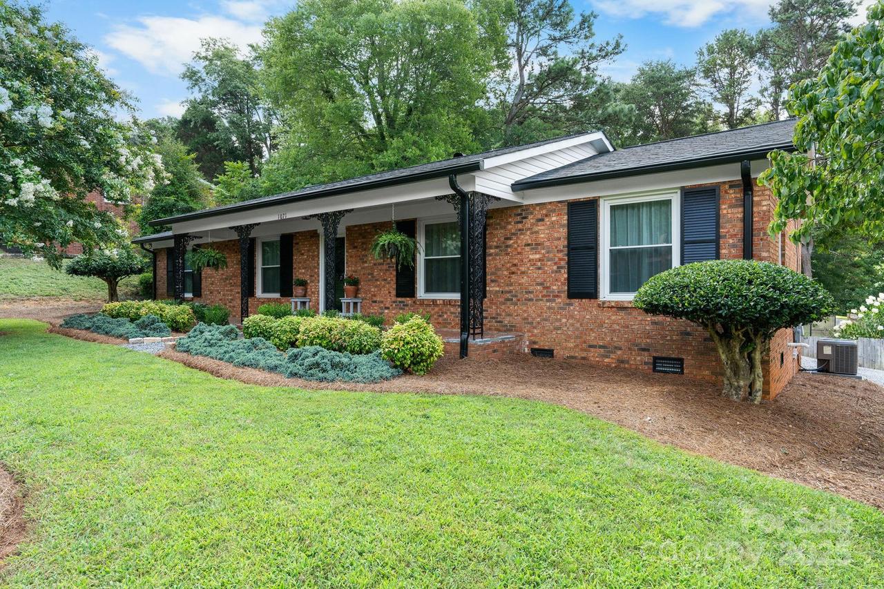 1071 12th Ave., Hickory, NC 28601