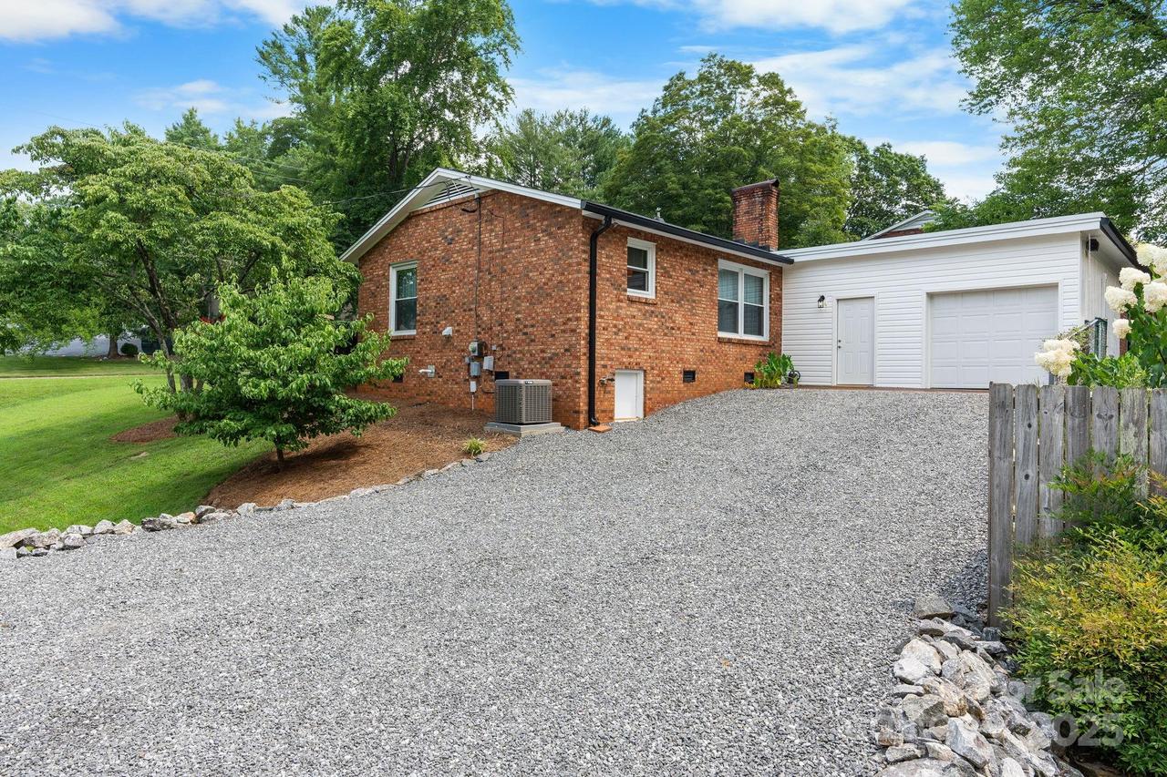 1071 12th Ave., Hickory, NC 28601