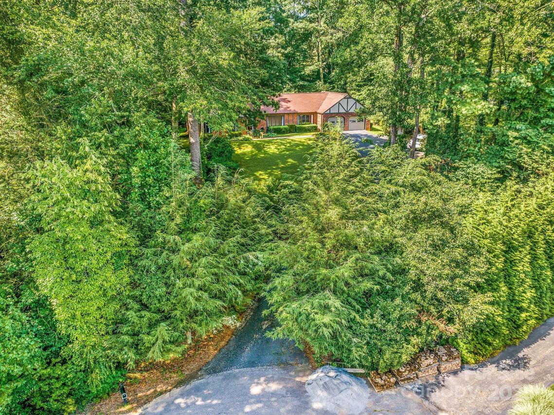 119 Yardley Ct., Hendersonville, NC 28739